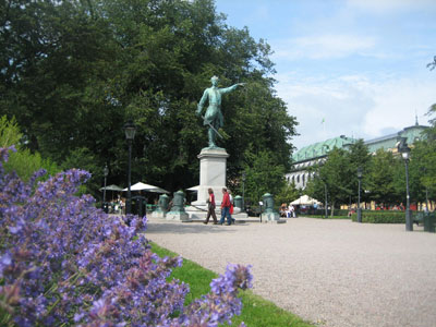 Staty med Karl XII i Kungsträdgården i Stockholm